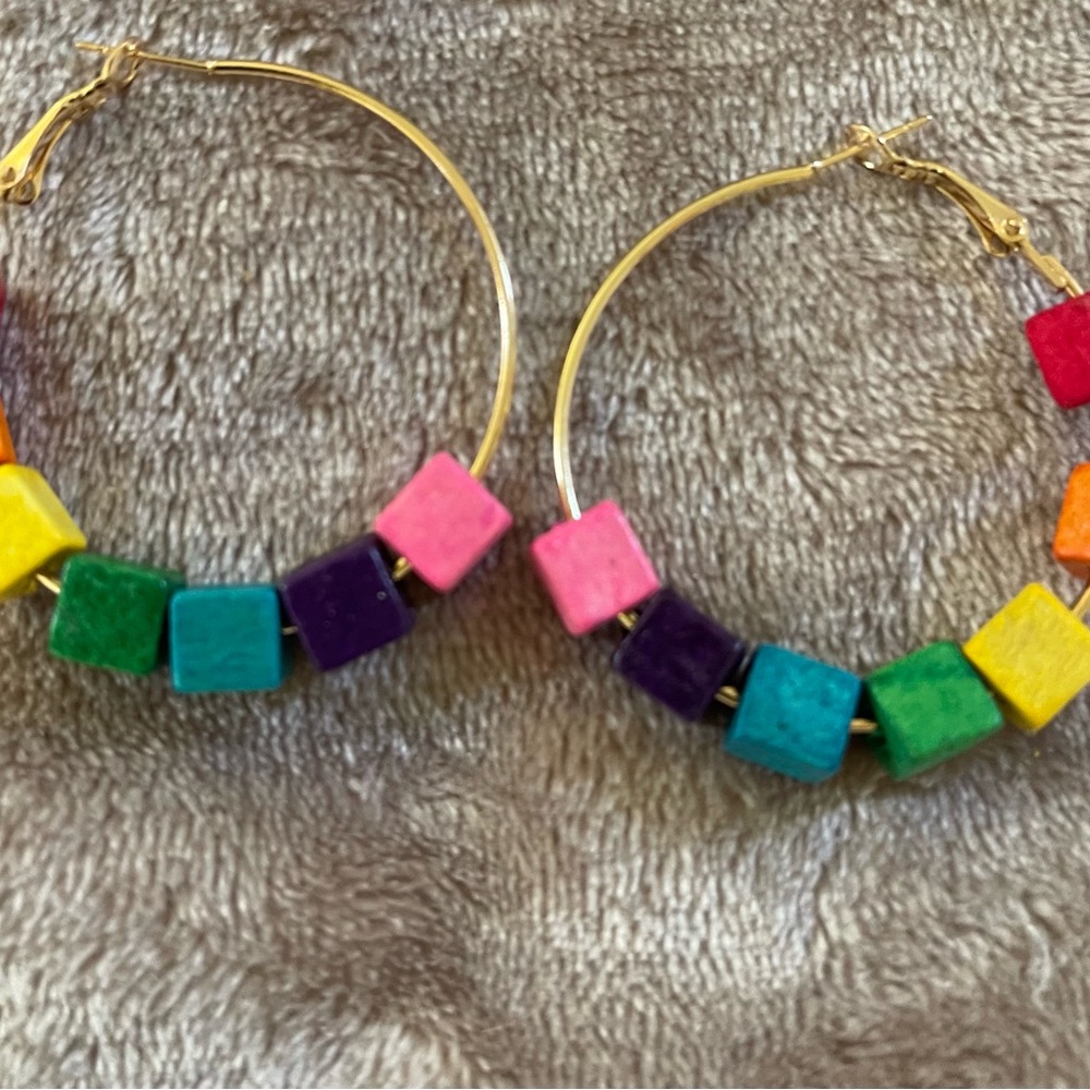 Boutique colorful blocks on hoop earring. Gold hardware NW0T - Picture 4 of 6